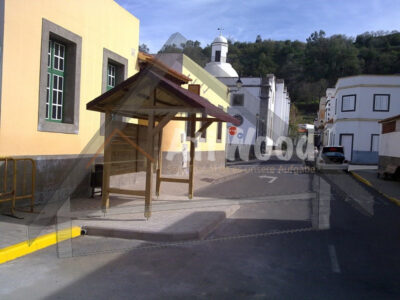Terraza cubierta con estructura de madera para exterior