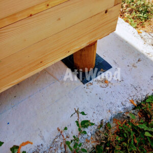 Detalle de cimentación y apoyo de madera en Casa Maxatine