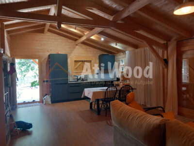 Interior de Casa Antonio con salón y acabados de madera