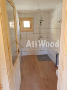 Baño de Casa Ivan con ducha y ventana
