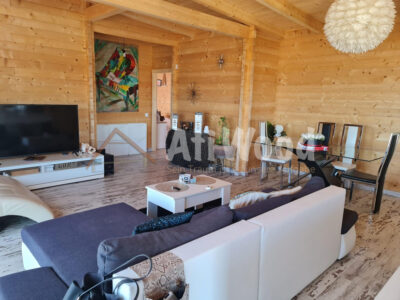 Salón de casa de madera Tenerife visto desde otro ángulo