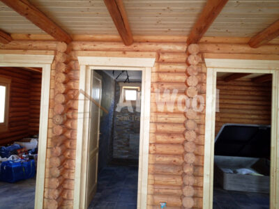 Entrada de Casa Vargas Lorenzo con fachada de madera