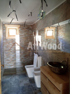 Baño de Casa Vargas Lorenzo con acabados funcionales