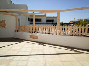Terraza de madera exterior construida a medida